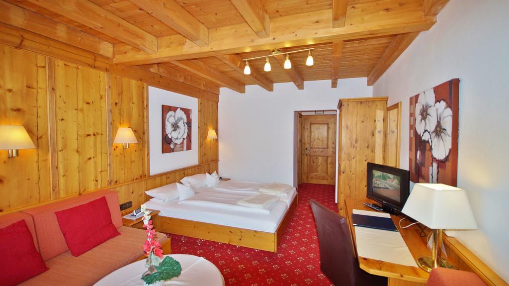 Hotel Schwarzenbergs Traube Глоттерталь Экстерьер фото