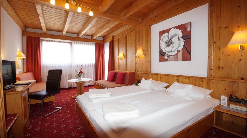 Hotel Schwarzenbergs Traube Глоттерталь Экстерьер фото