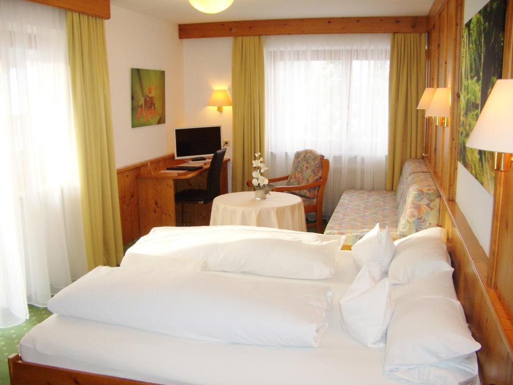 Hotel Schwarzenbergs Traube Глоттерталь Номер фото